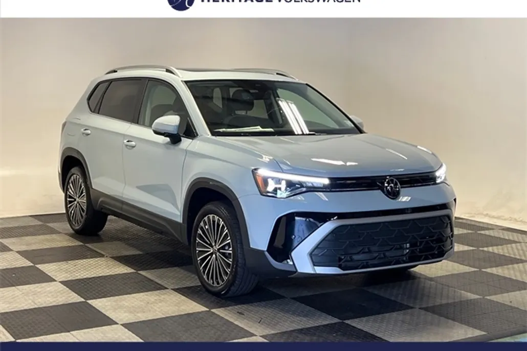2025 Volkswagen Taos SE photo 1