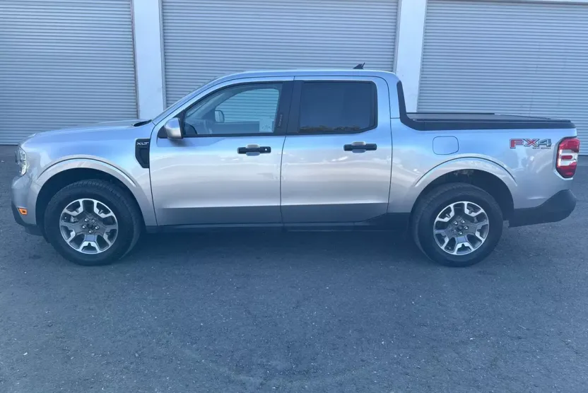 2022 Ford Maverick XLT photo 1
