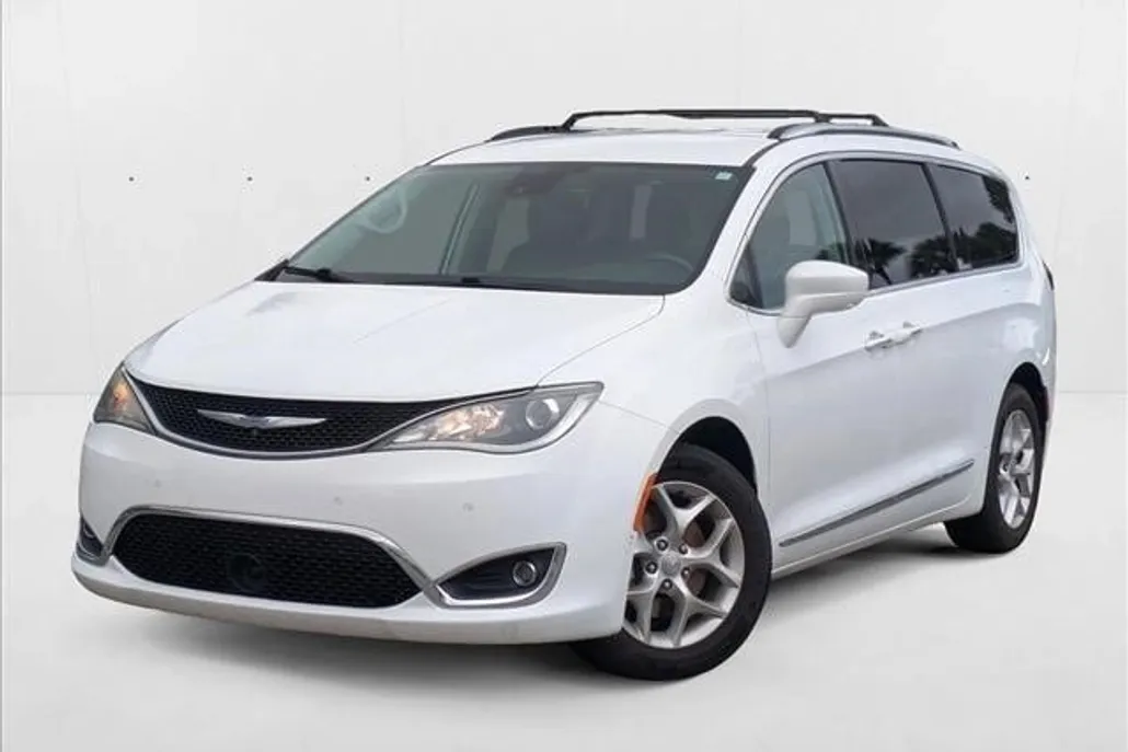 2019 Chrysler Pacifica Touring Plus photo 1