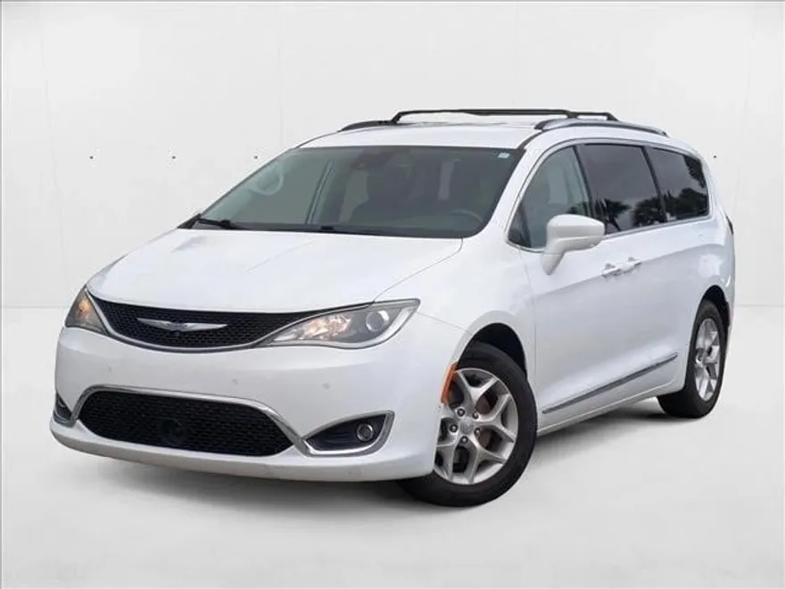 2019 Chrysler Pacifica Touring Plus photo 1