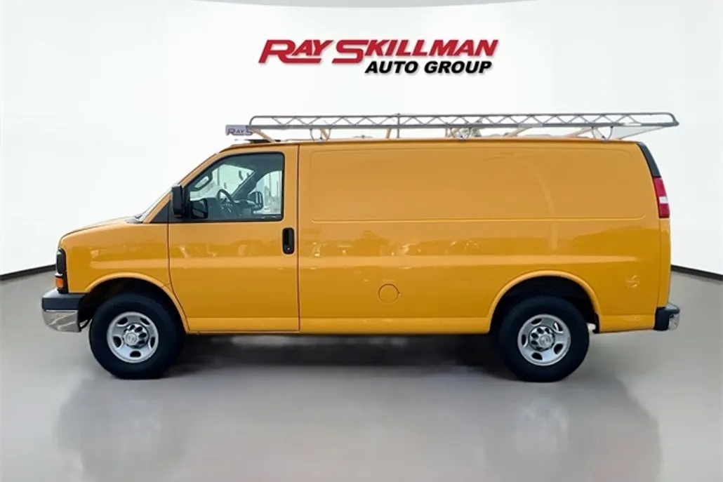 2016 Chevrolet Express 3500 Work Van photo 1