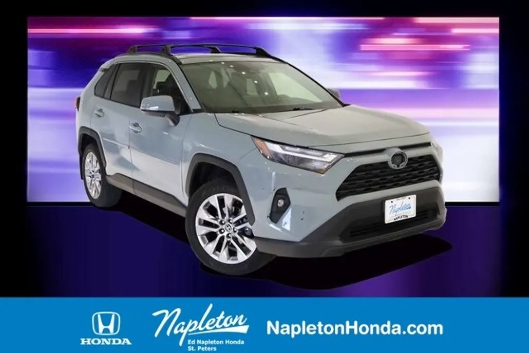 2023 Toyota RAV4 XLE Premium photo 1
