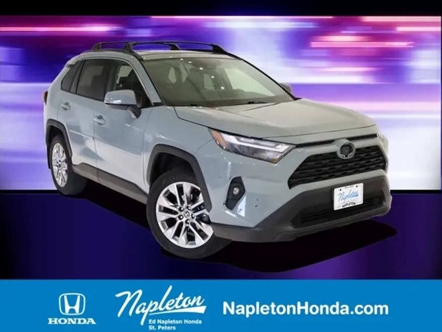 2023 Toyota RAV4 XLE Premium photo 1
