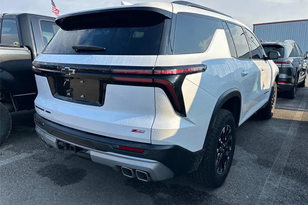 2024 Chevrolet Traverse Z71 photo 1