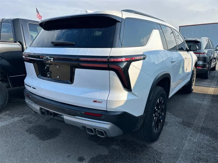2024 Chevrolet Traverse Z71 photo 1