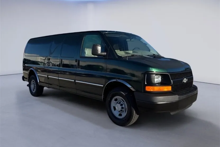 2005 Chevrolet Express Van Base photo 1