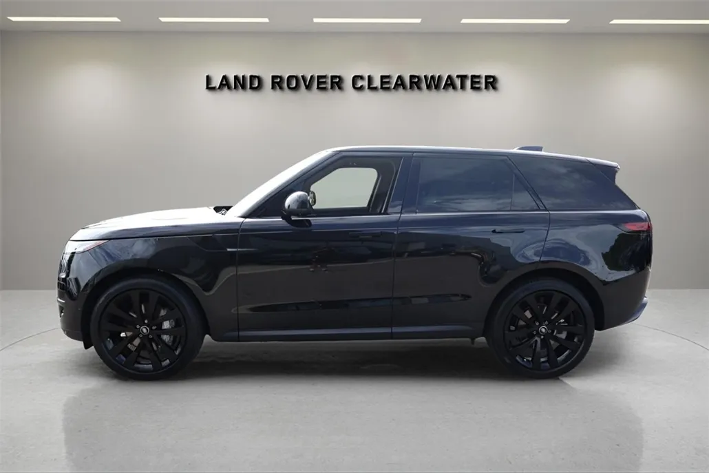2026 Land Rover Range Rover Evoque Dynamic SE photo 1