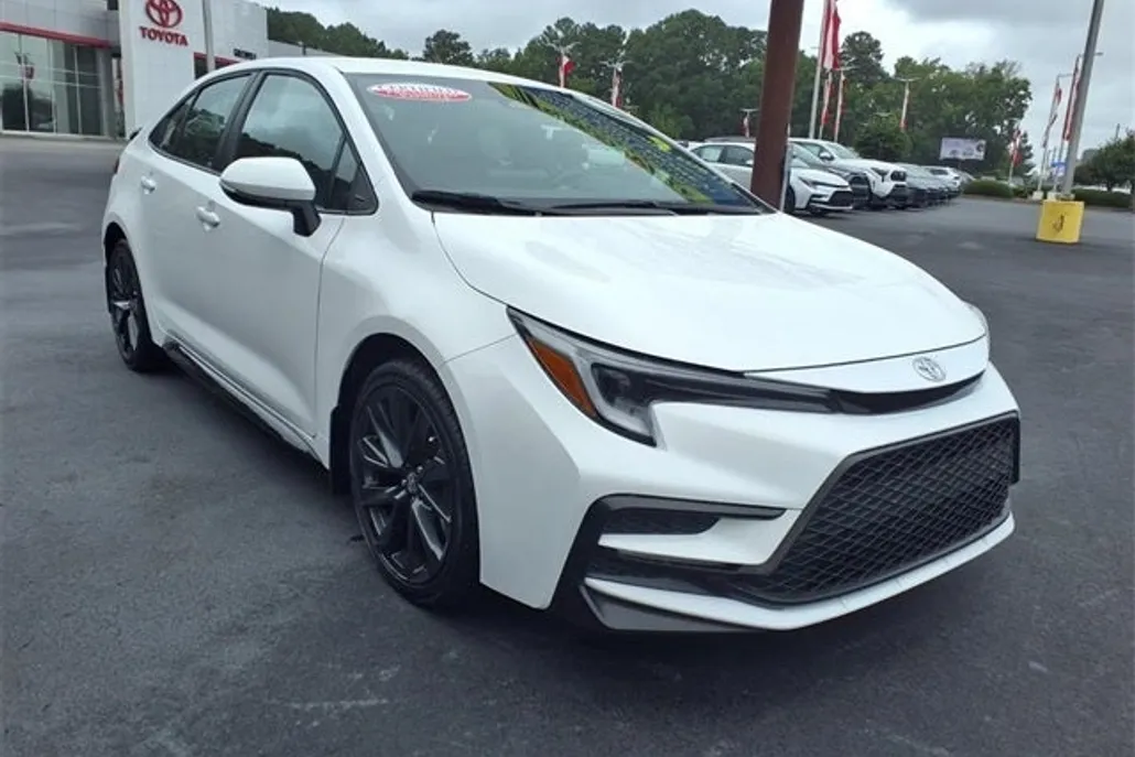 2024 Toyota Corolla SE photo 1