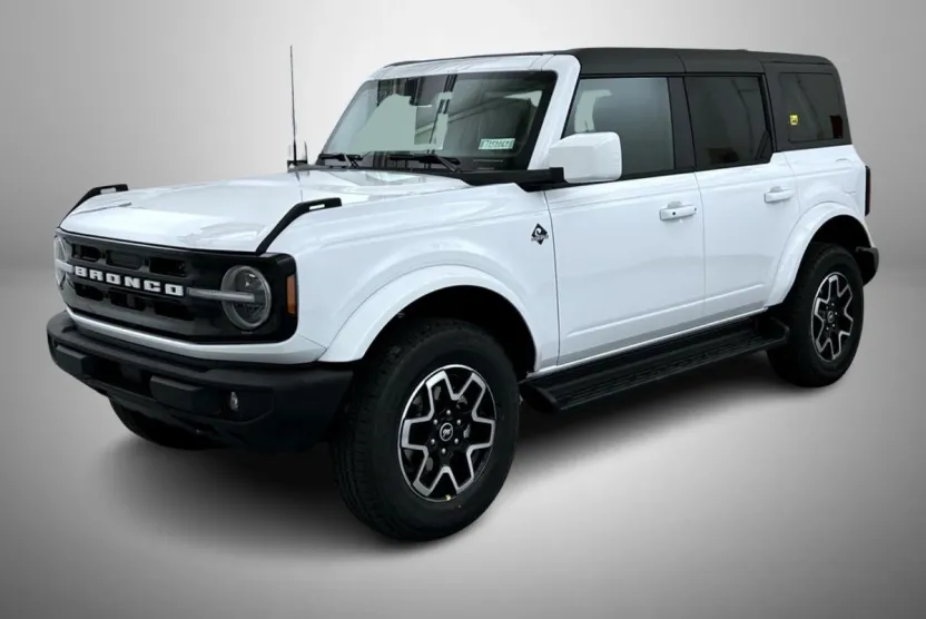 2025 Ford Bronco Outer Banks photo 1