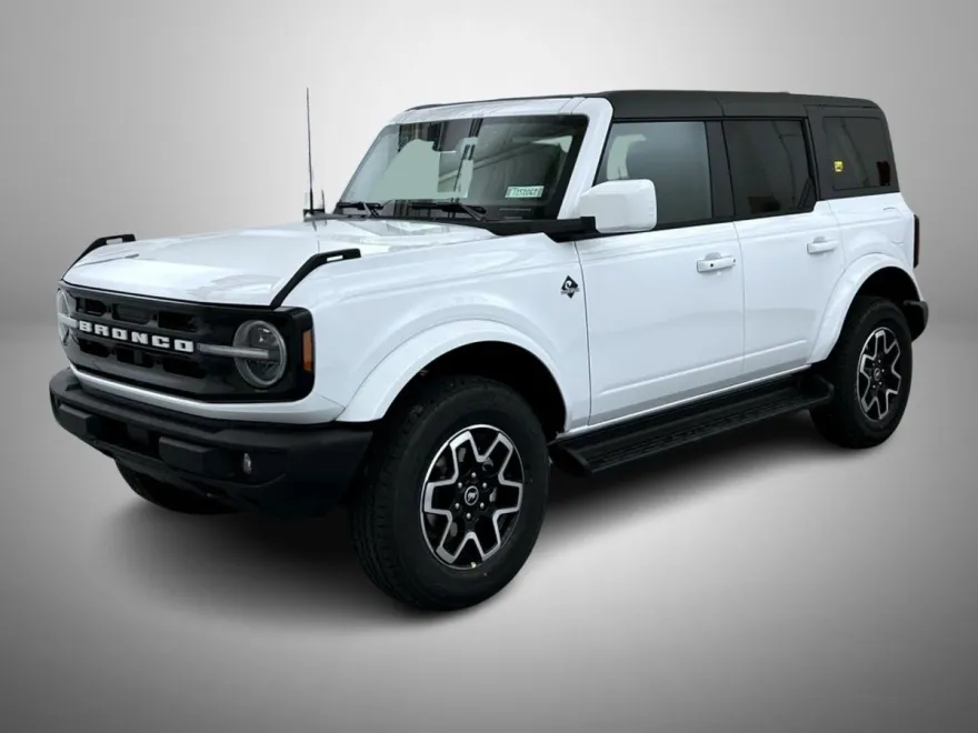 2025 Ford Bronco Outer Banks photo 1