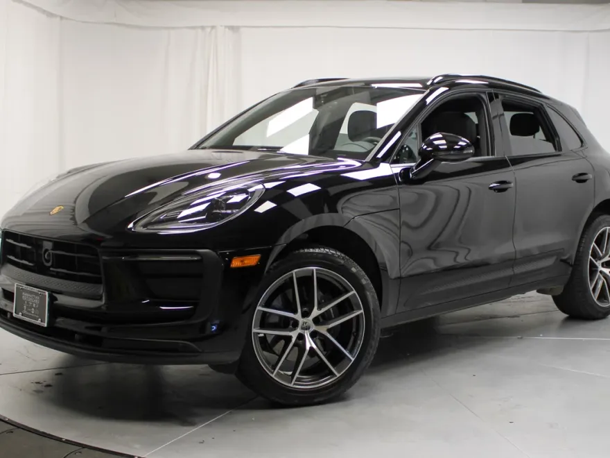 2025 Porsche Macan Base photo 1
