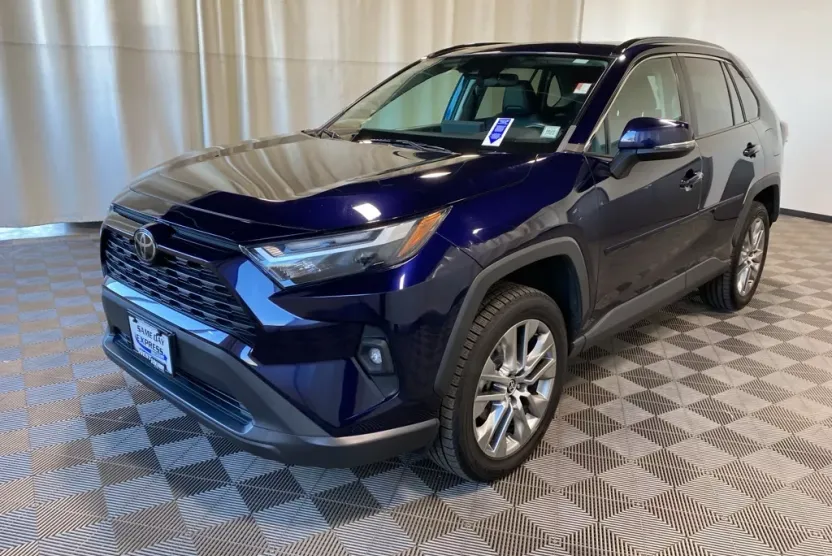 2022 Toyota RAV4 XLE Premium photo 1
