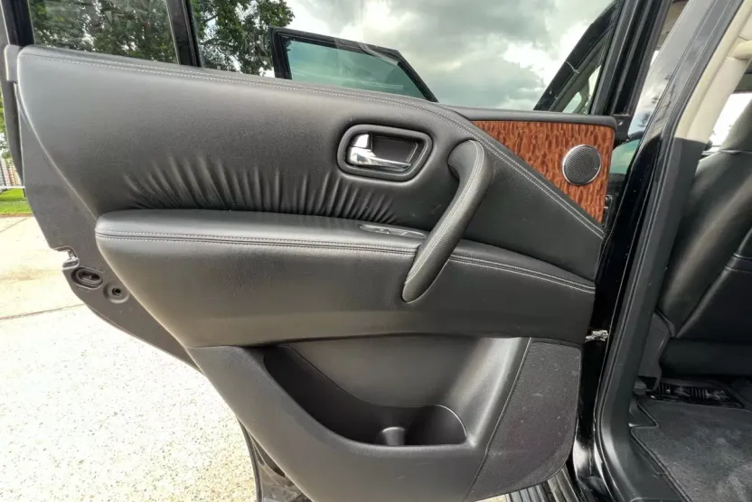 2019 Nissan Armada SL photo 1