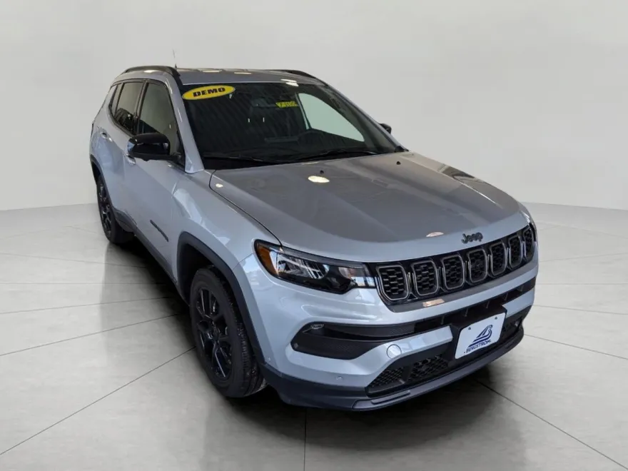 2025 Jeep Compass Latitude photo 1