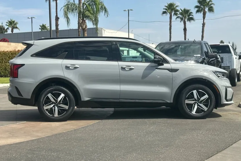 2022 Kia Sorento EX photo 1