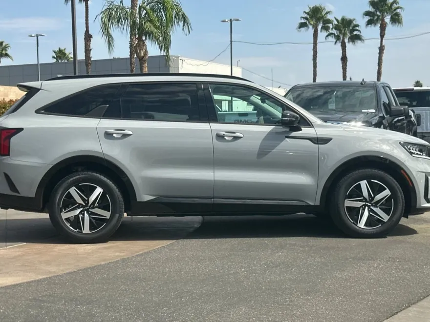 2022 Kia Sorento EX photo 1