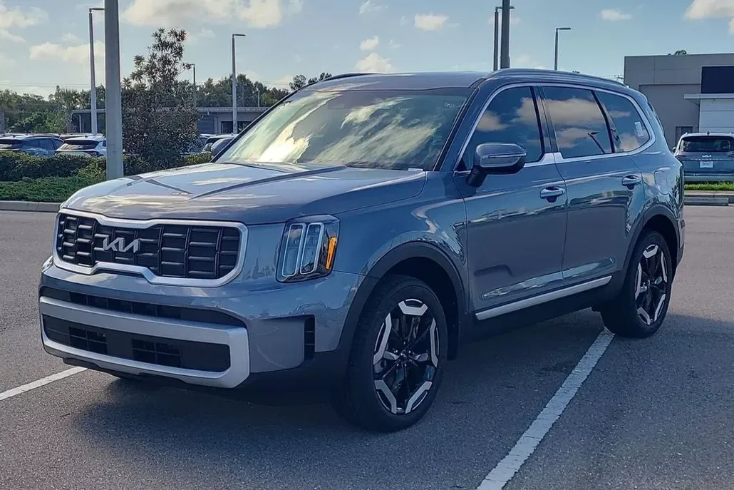 2025 Kia Telluride S photo 1