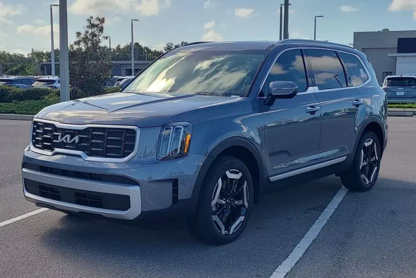 2025 Kia Telluride S photo 1