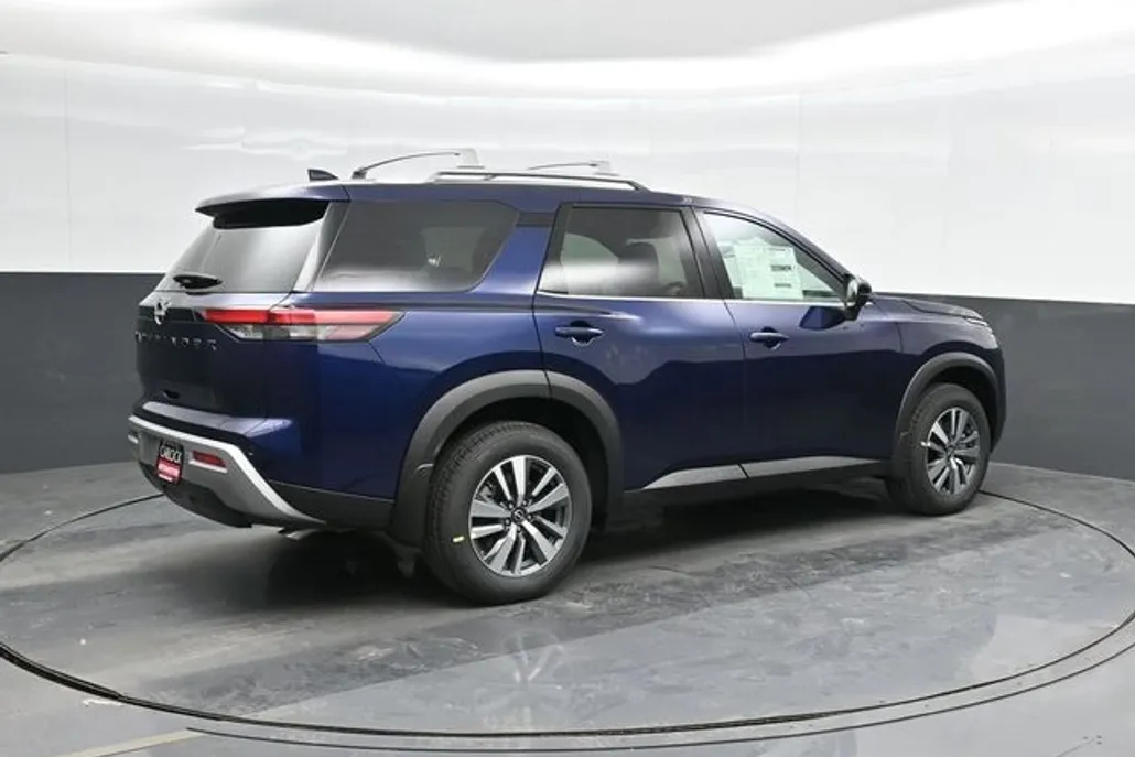 2025 Nissan Pathfinder SL photo 1