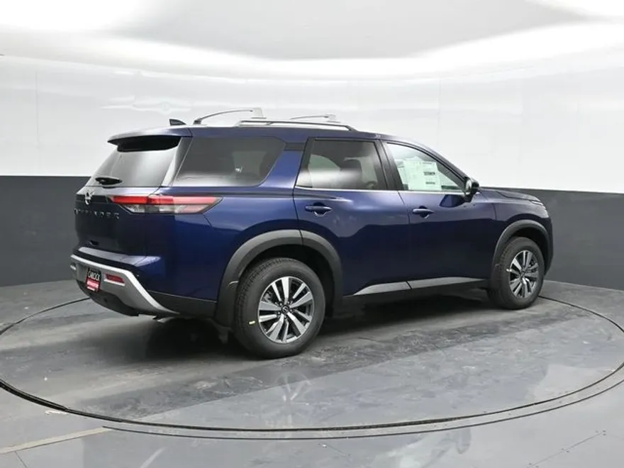 2025 Nissan Pathfinder SL photo 1