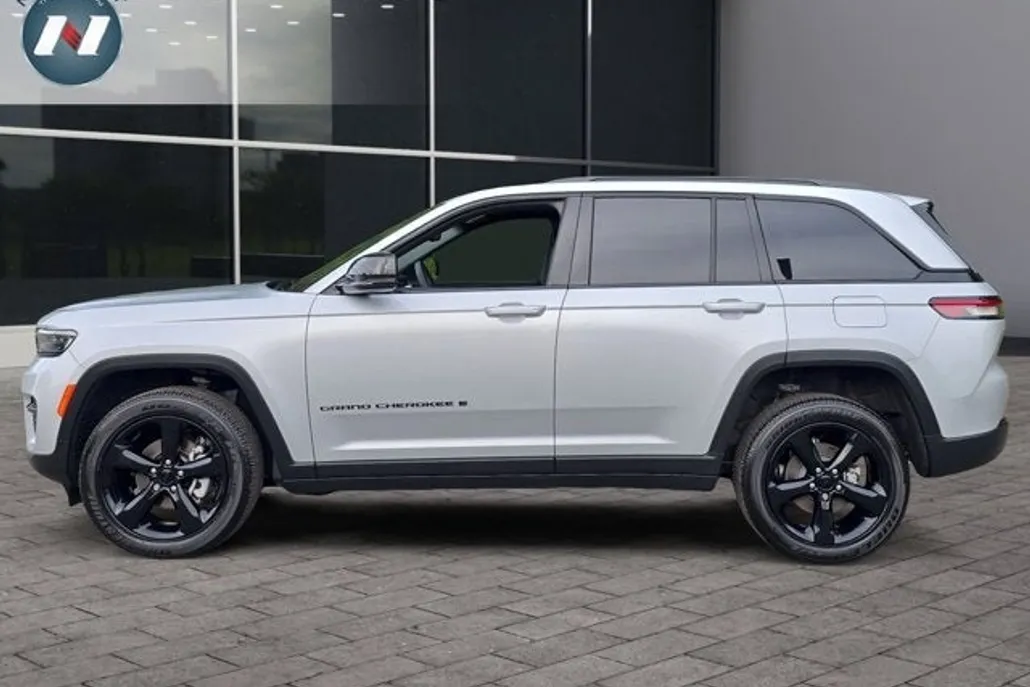 2024 Jeep Grand Cherokee Altitude photo 1