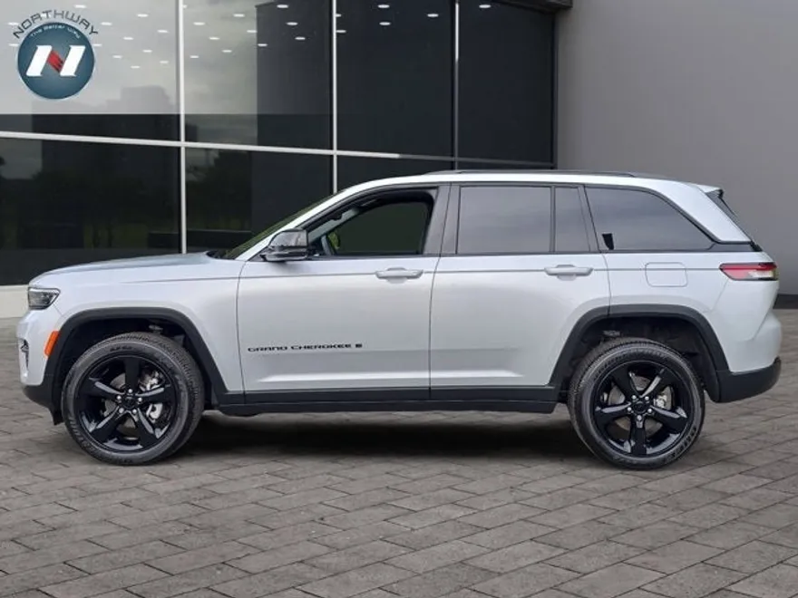 2024 Jeep Grand Cherokee Altitude photo 1