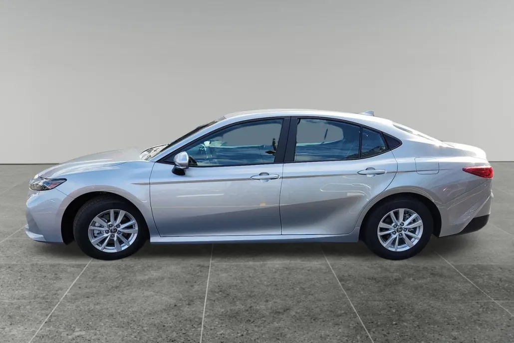 2025 Toyota Camry LE photo 1