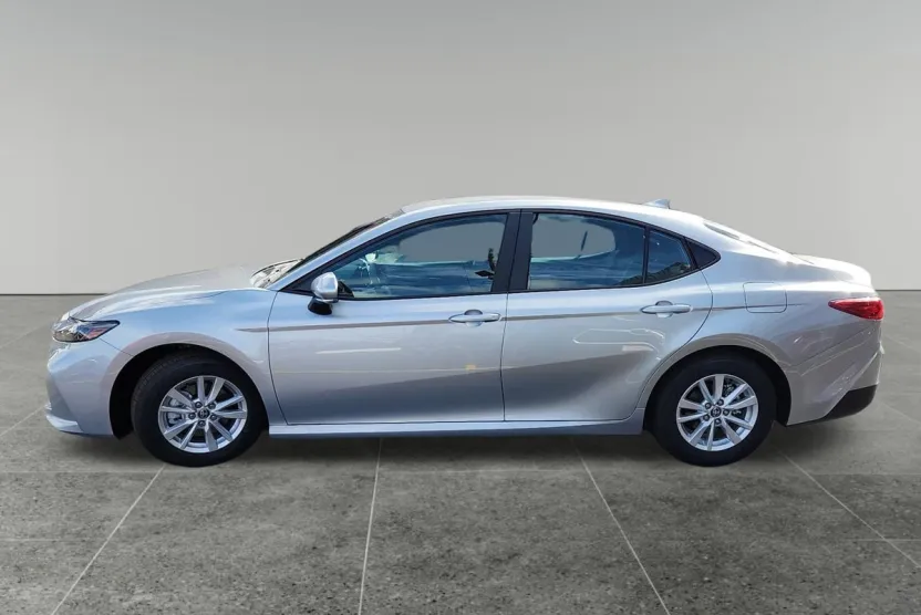2025 Toyota Camry LE photo 1