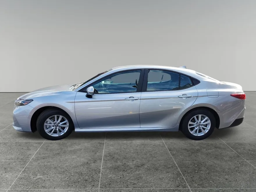 2025 Toyota Camry LE photo 1