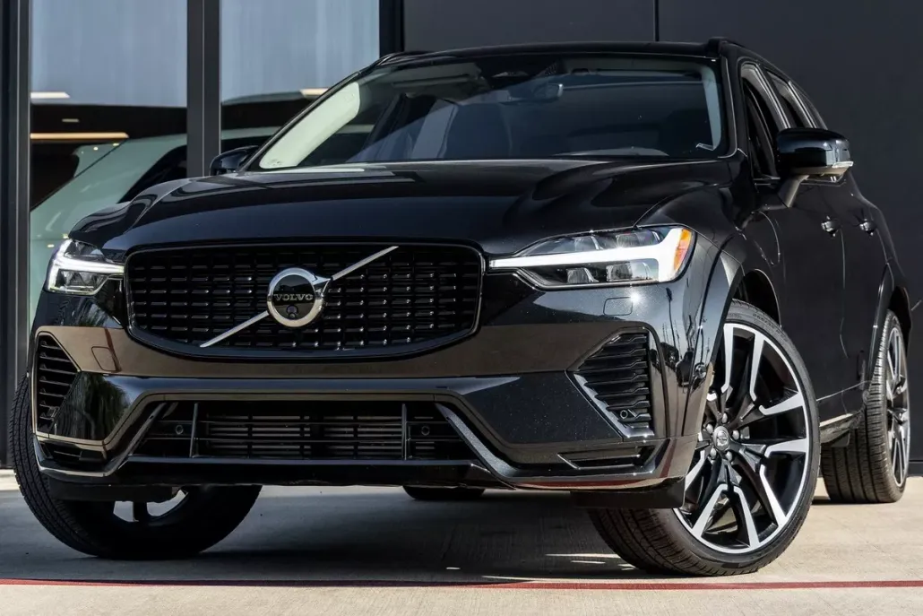 2025 Volvo XC60 Hybrid T8 photo 1