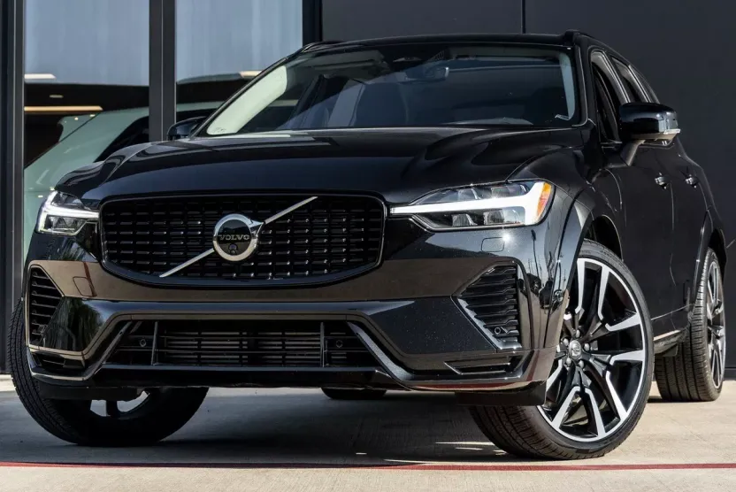 2025 Volvo XC60 Hybrid T8 photo 1