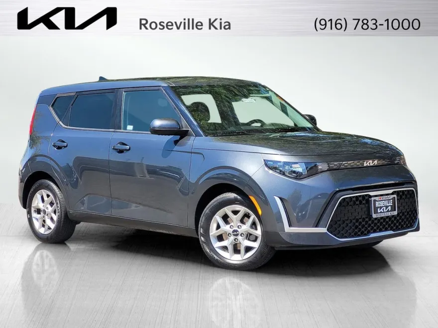 2023 Kia Soul LX photo 1