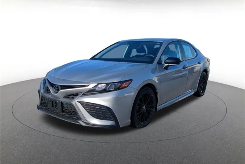 2022 Toyota Camry SE photo 1