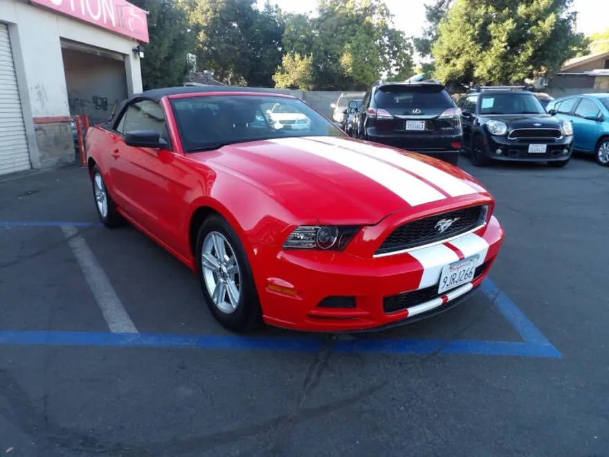 2014 Ford Mustang V6 Convertible photo 1