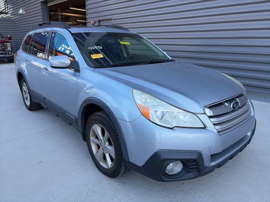 2013 Subaru Outback 2.5i Premium photo 1