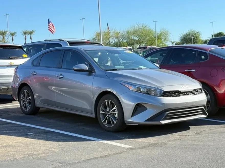 2024 Kia Forte LXS photo 1