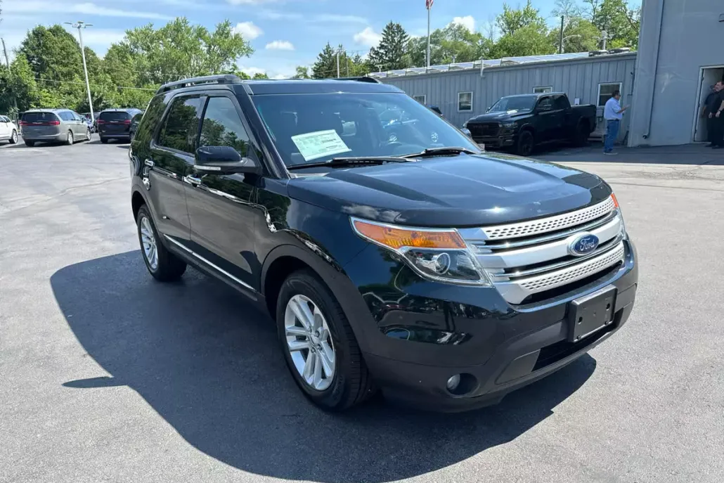 2015 Ford Explorer XLT photo 1