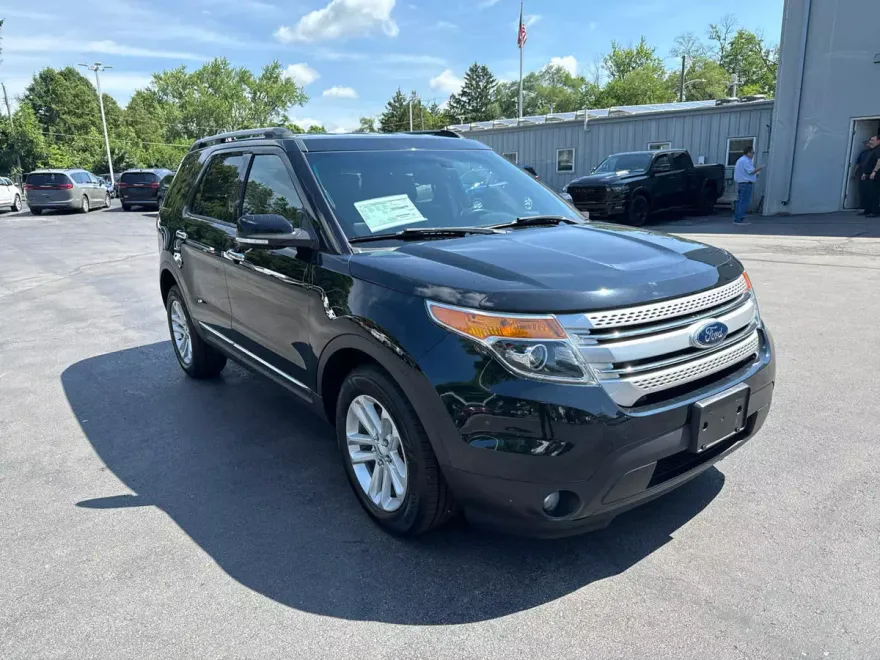 2015 Ford Explorer XLT photo 1