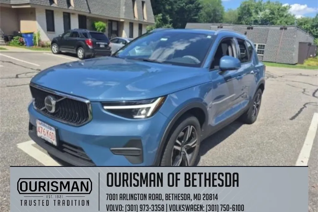 2023 Volvo XC40 Core photo 1