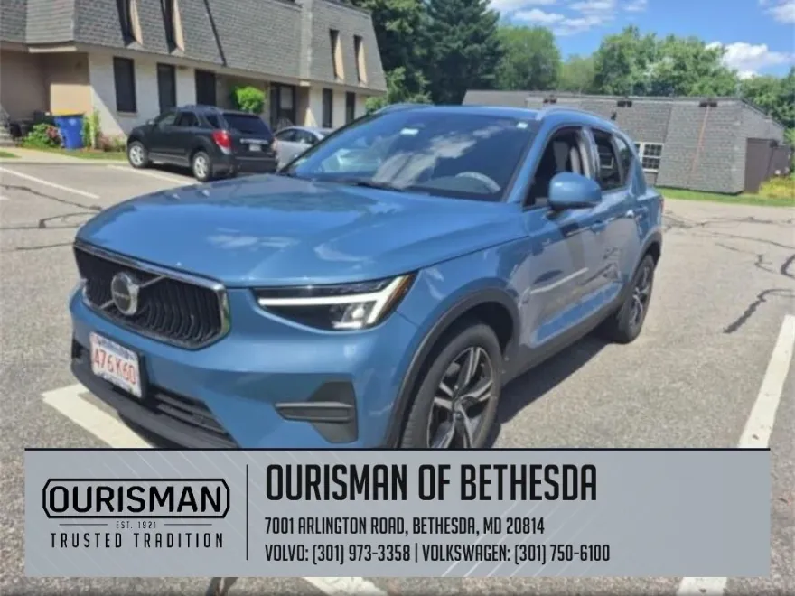 2023 Volvo XC40 Core photo 1