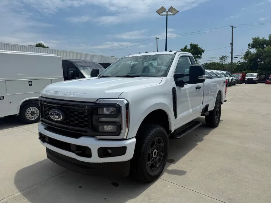 2025 Ford F-350 XL photo 1