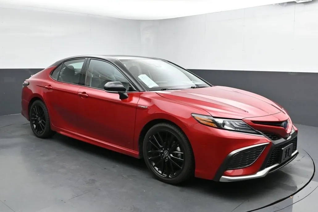 2021 Toyota Camry Hybrid XSE photo 1