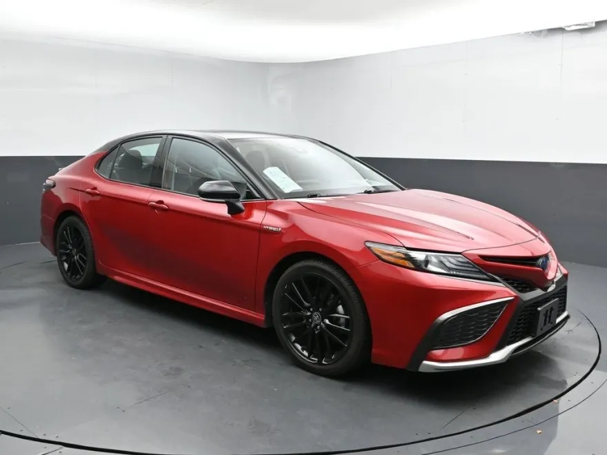 2021 Toyota Camry Hybrid XSE photo 1
