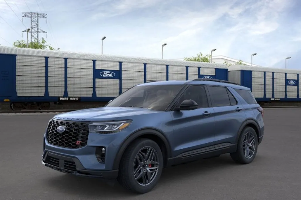 2025 Ford Explorer ST photo 1