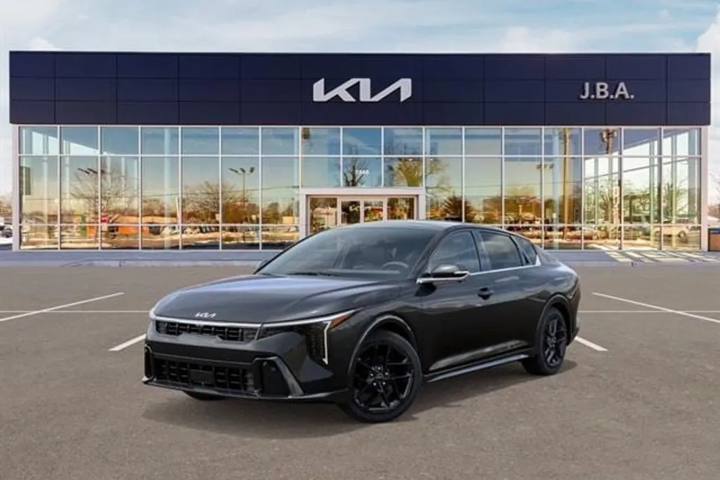 2025 Kia K4 GT-Line Turbo photo 1