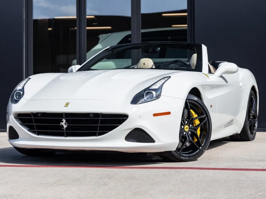2015 Ferrari California T photo 1