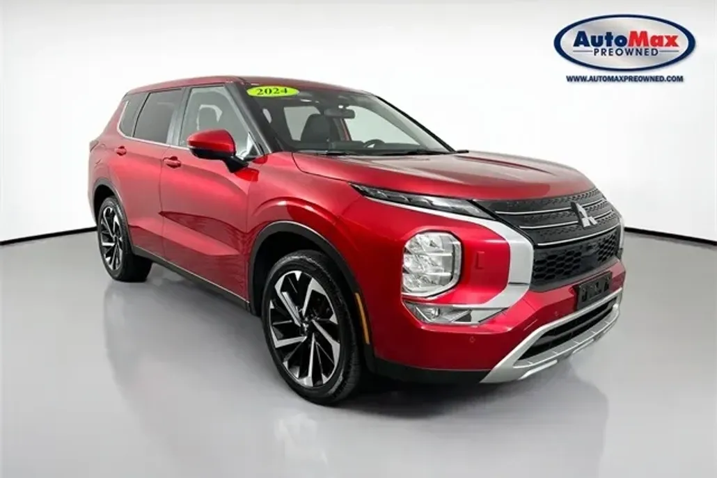 2024 Mitsubishi Outlander SE photo 1