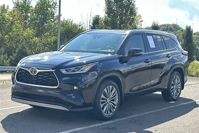 2022 Toyota Highlander Platinum photo 1