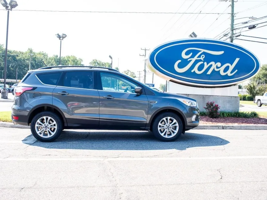 2018 Ford Escape SEL photo 1
