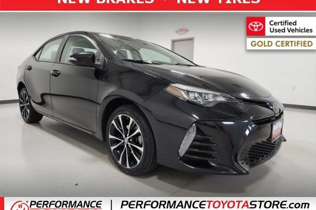 2019 Toyota Corolla LE photo 1